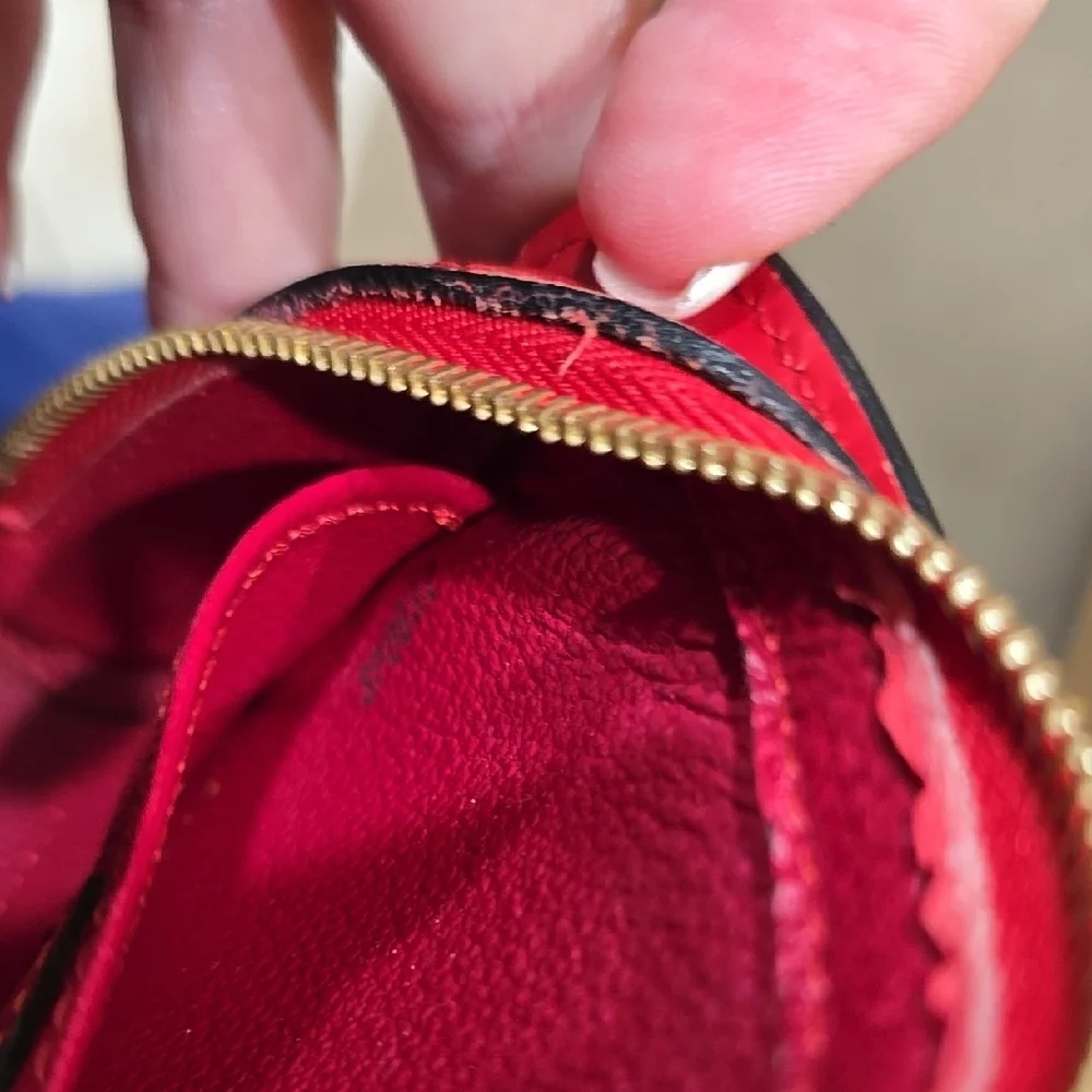 * Like New * Louis Vuitton Epi Dauphine PM Clutch
